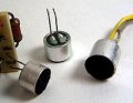 220px-Electret_condenser_microphone_capsules.jpg